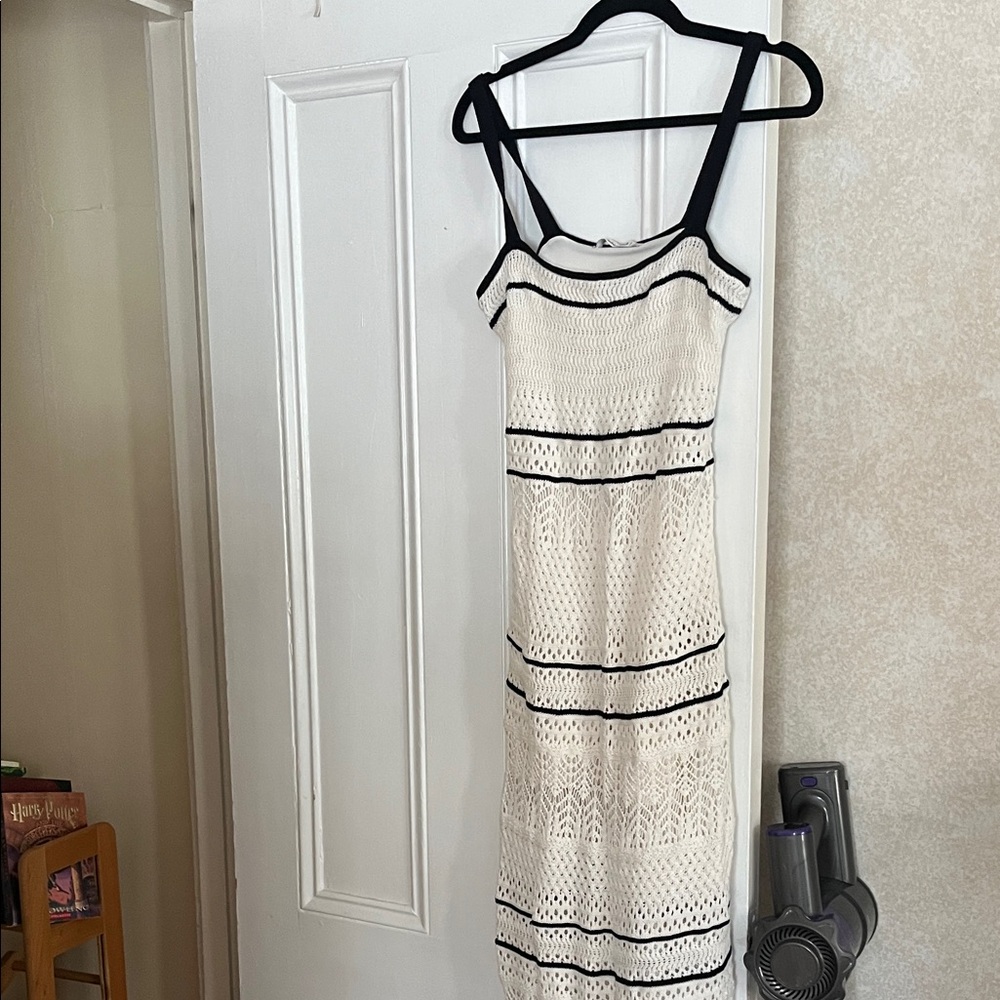 Abercrombie Elegant Black and White Knit Dress. Size Small.